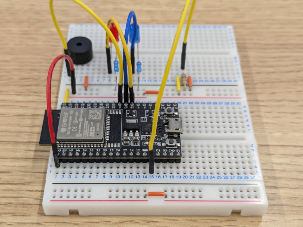 ESP32を搭載したブレッドボードでの回路試作